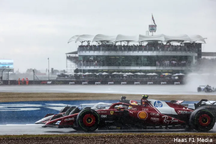 esteban ocon haas lewis hamilton ferrari gp groot brittannie 2025