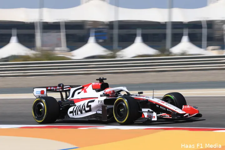 esteban-ocon-haas-VF-26-bahrein-wintertest-woensdag