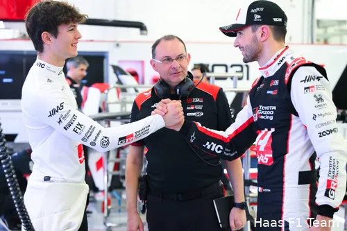 esteban-ocon-oliver-bearman-haas-bahrein-wintertest-dag1-2