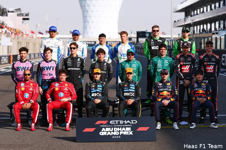 grid-2025-groepsfoto-haas-alpine-visa-cash-app-racing-bulls-red-bull-racing-mclaren-aston-martin-williams-ferrari-stake-sauber-mercedes-gp-abu-dhabi-2025-zondag