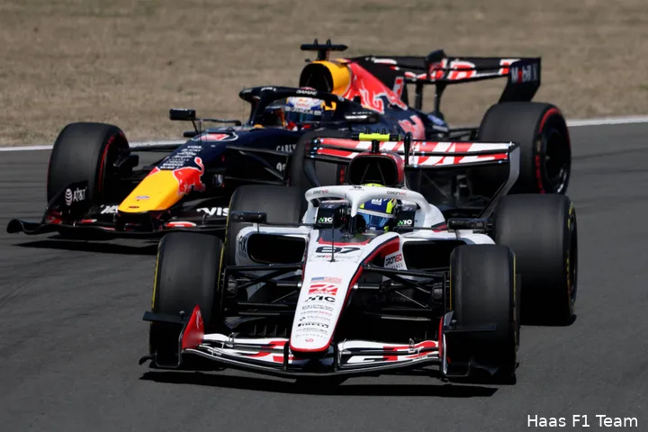max-verstappen-red-bull-racing-oliver-bearman-haas-china-zaterdag-2026