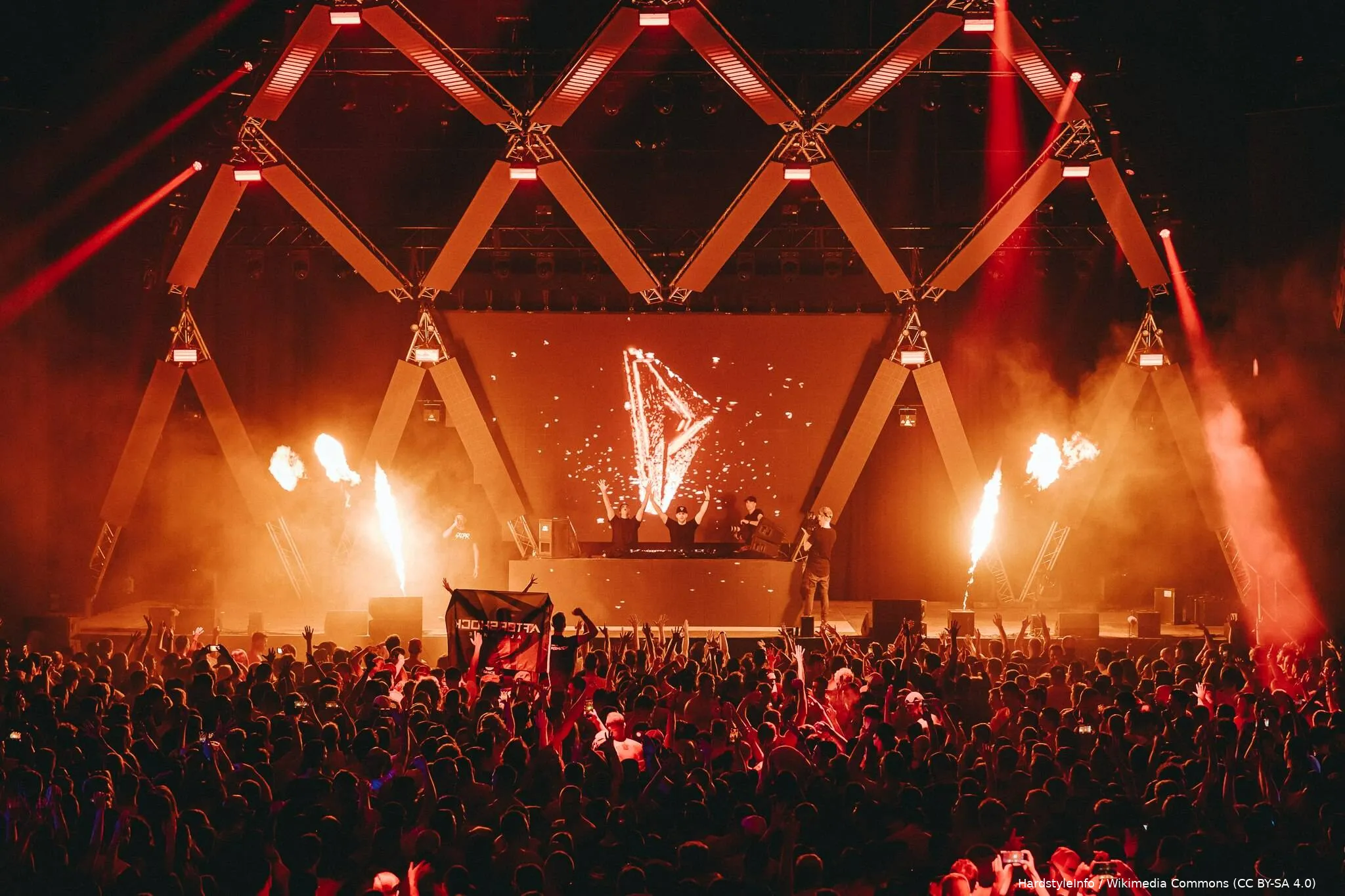 2048px-Reverze_-_Stefan_Steinmetz