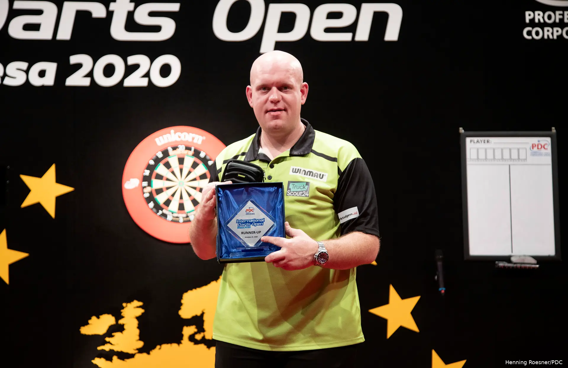 19  Michael van Gerwen