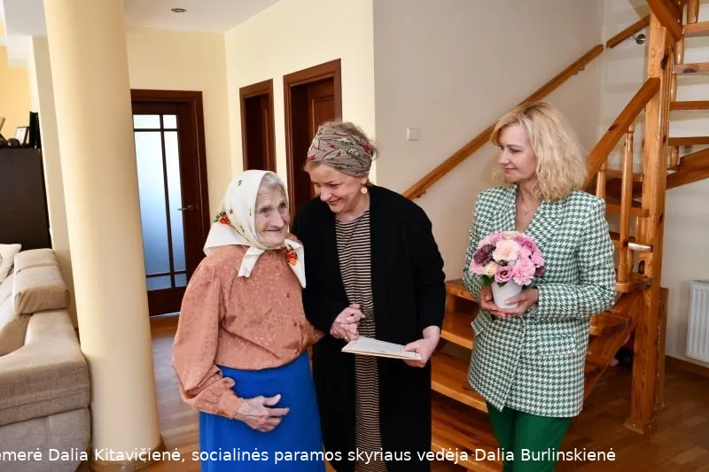 is kaires jubiliate anele sipaviciene vicemere dalia kitaviciene socialines paramos skyriaus vedeja dalia burlinskiene 2