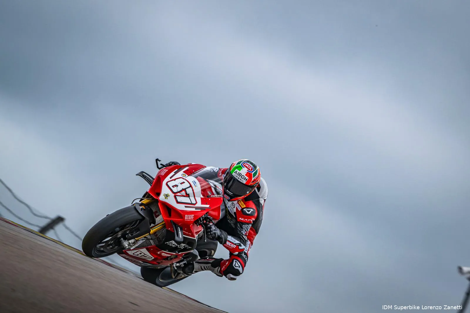 c492ac62 7809 4c4e bb84 b7feaf8c927c