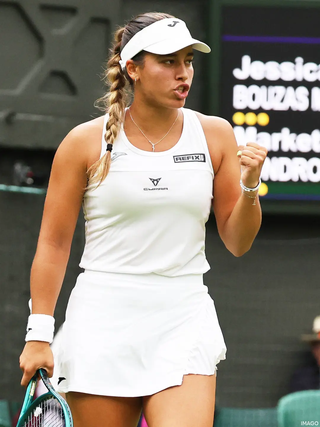 Bouzas Maneiro took the responsibility as first singles player in the absence of Paula Badosa due to injury.