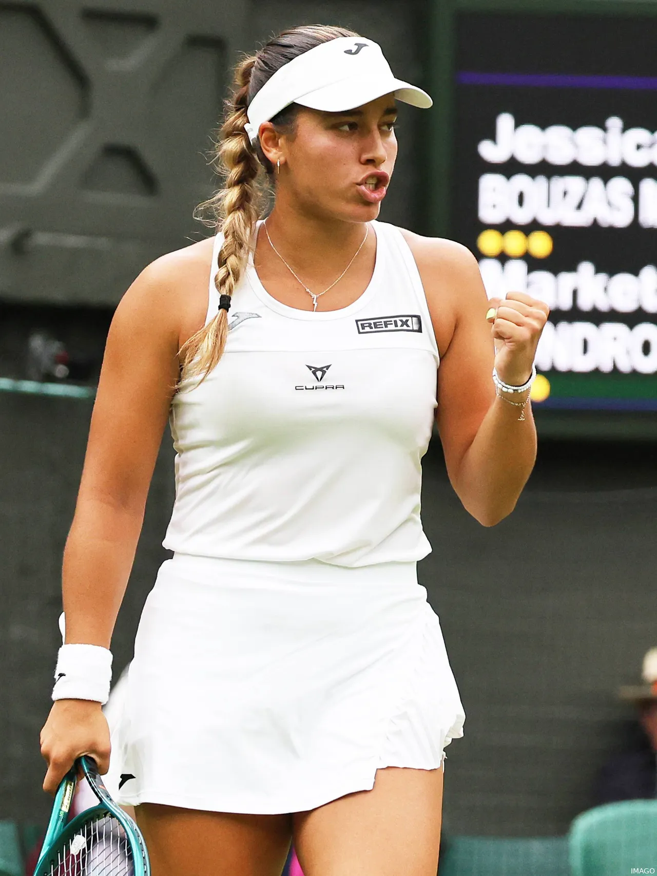 Bouzas Maneiro took the responsibility as first singles player in the absence of Paula Badosa due to injury.