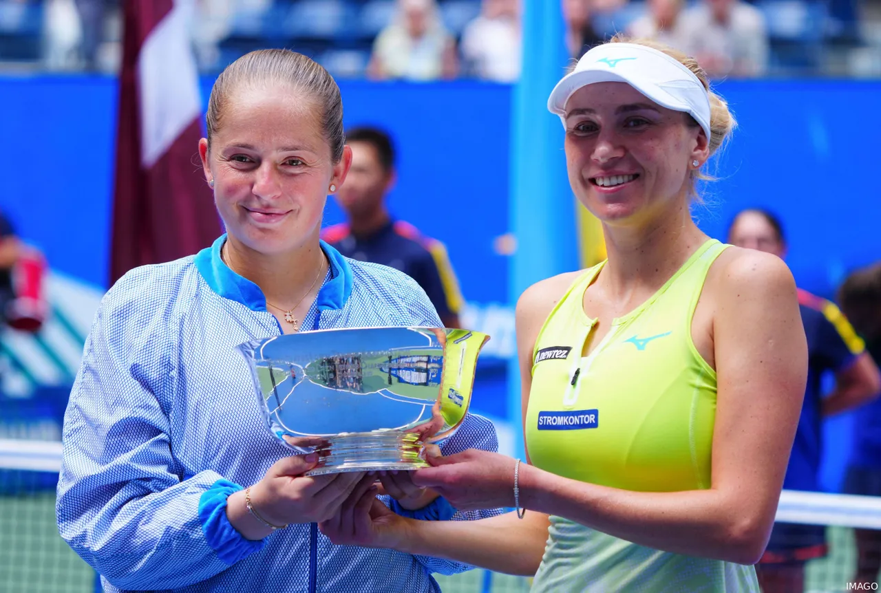 Lyudmyla Kichenok (on right)