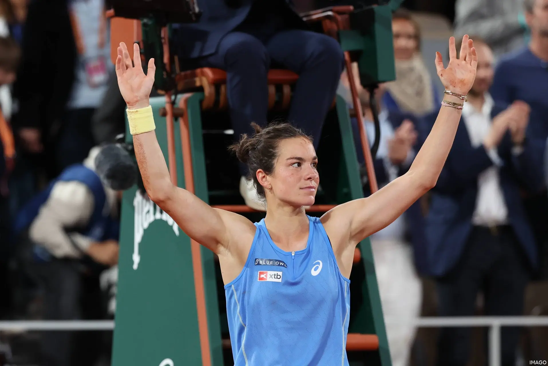 Lois Boisson celebrating at Roland Garros