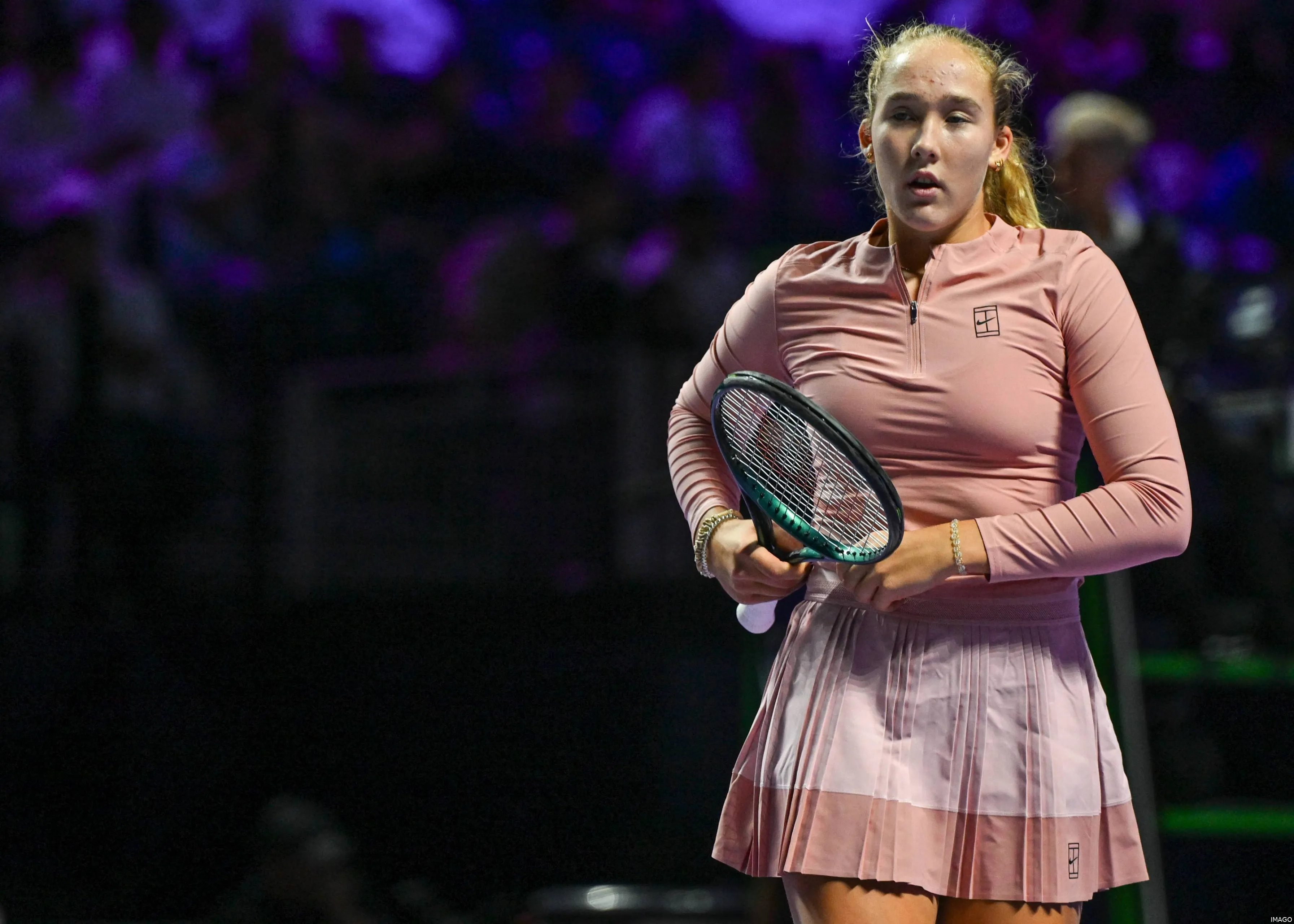 Andreeva walking to the baseline