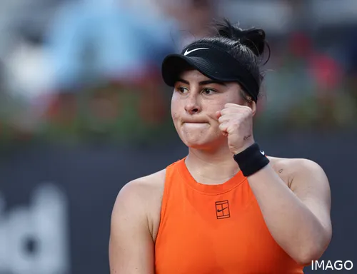 Bianca Andreescu celebrando con el puño.