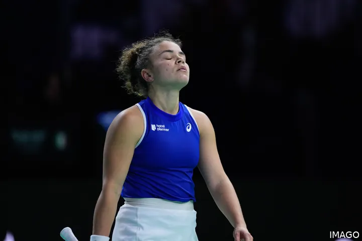 No Coco Gauff sino Magda Linette en una buena ocasión para Jasmine Paolini.