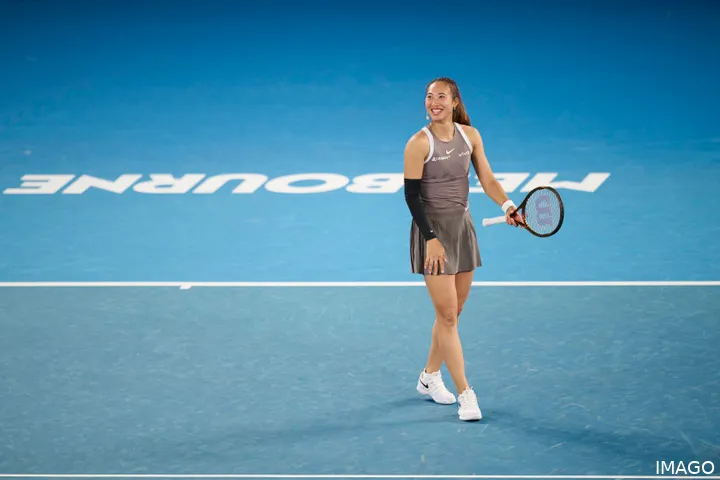Zheng Qinwen regresa a Melbourne sin despeinarse