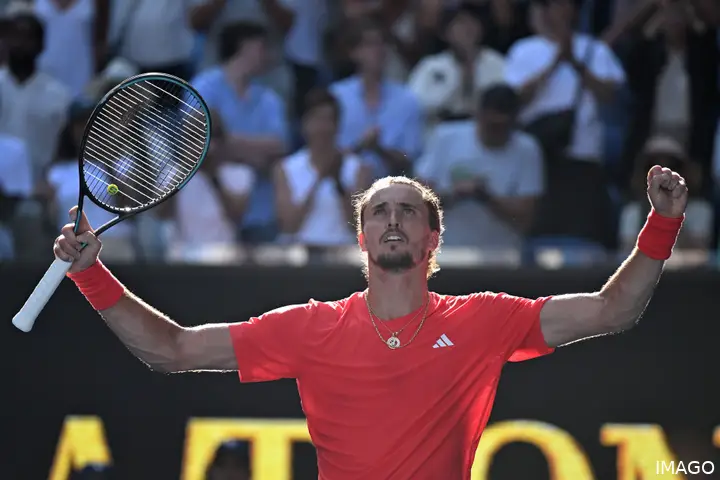 Alexander Zverev raises his arms.