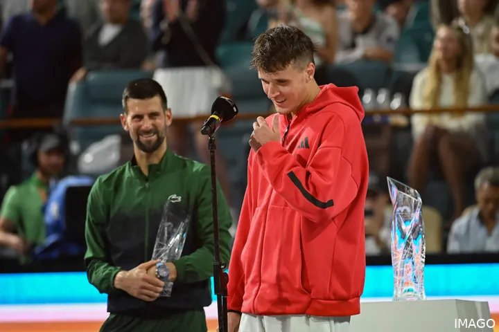 Jakub Mensik celebra en Miami