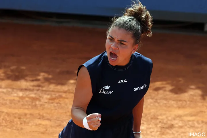 Jasmine Paolini celebrates.