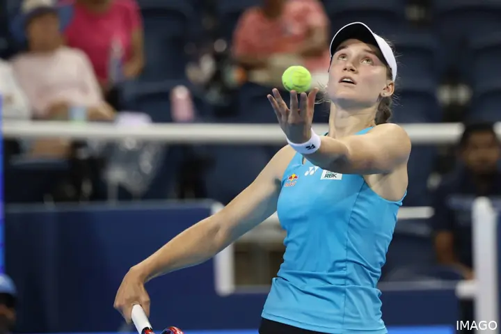 Rybakina serves in Cincinnati.