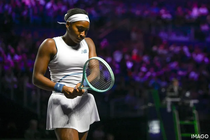 Coco Gauff about to return at the WTA Finals.