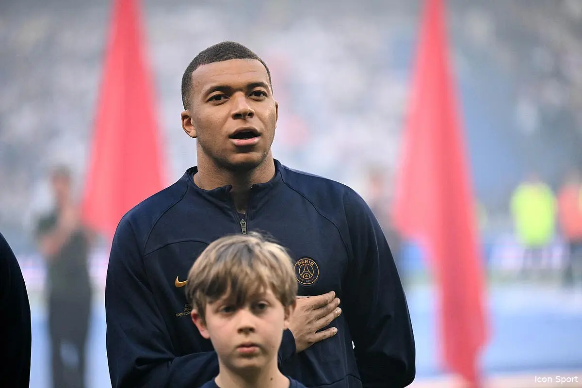 mbappe signe au real sa famille deja attaquee iconsport 227934 0564 376740