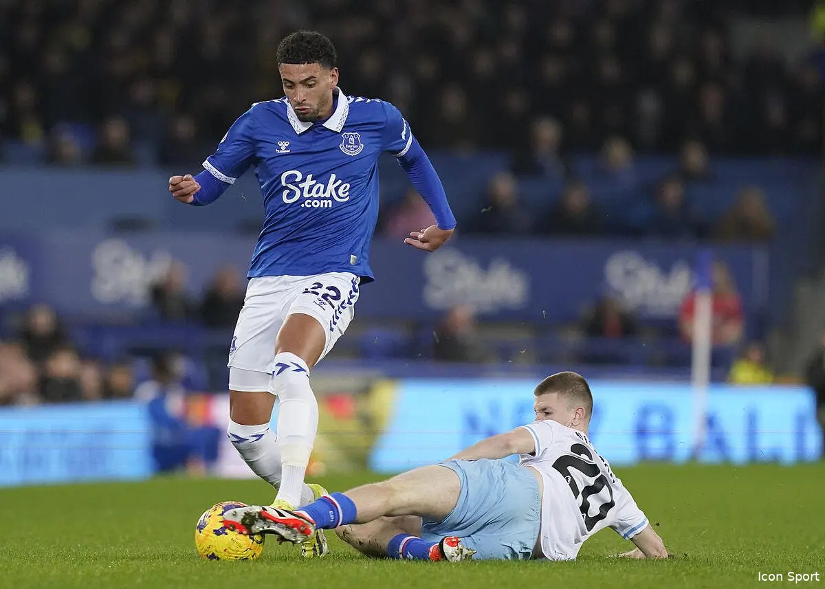 12 ME de plus pour un défenseur d'Everton, l'OL déchaîné !