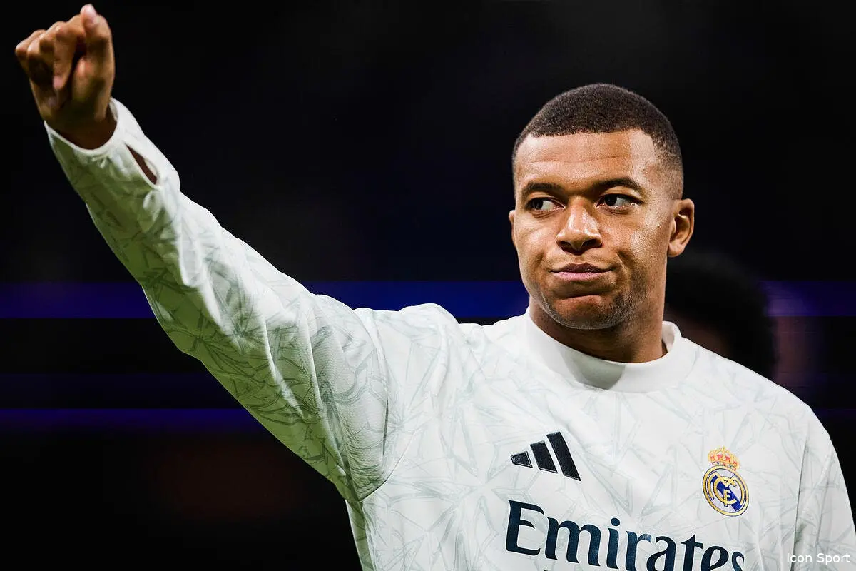 a 25 ans quand on n est pas officiellement en couple mbappe s en sort iconsport 241085 0018 382468
