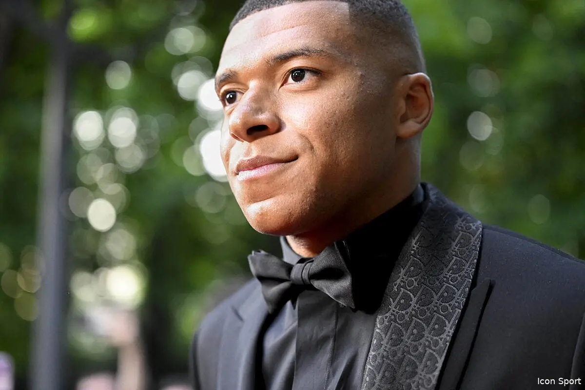 al hilal arrive a paris et cede tout a mbappe icon 855148 034 1 363280