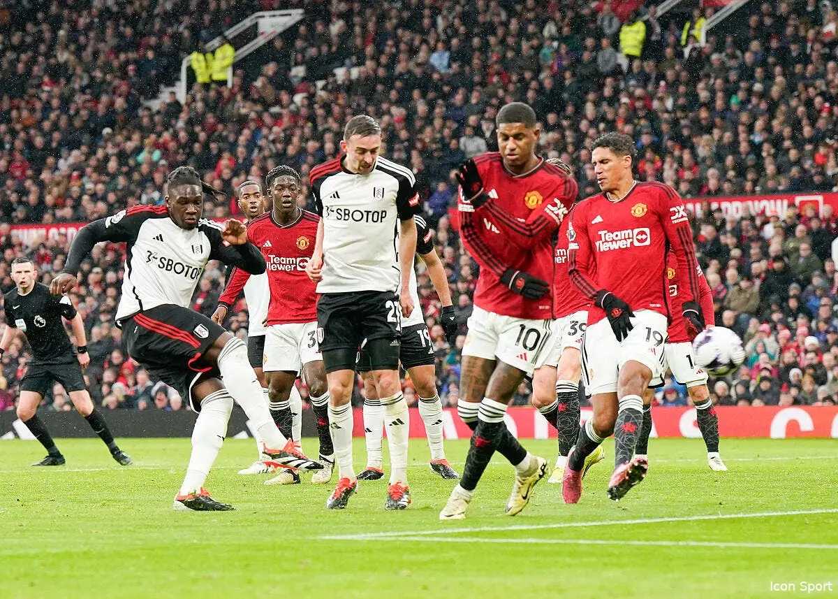 ang manchester united tombe de haut icon spi 042 ay man utd fulham 372375