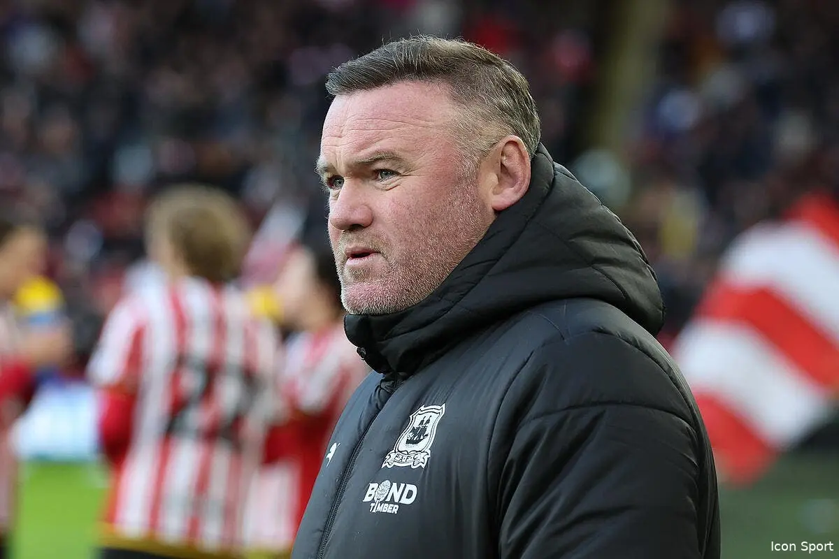 Ang : Plymouth vire Wayne Rooney (officiel)