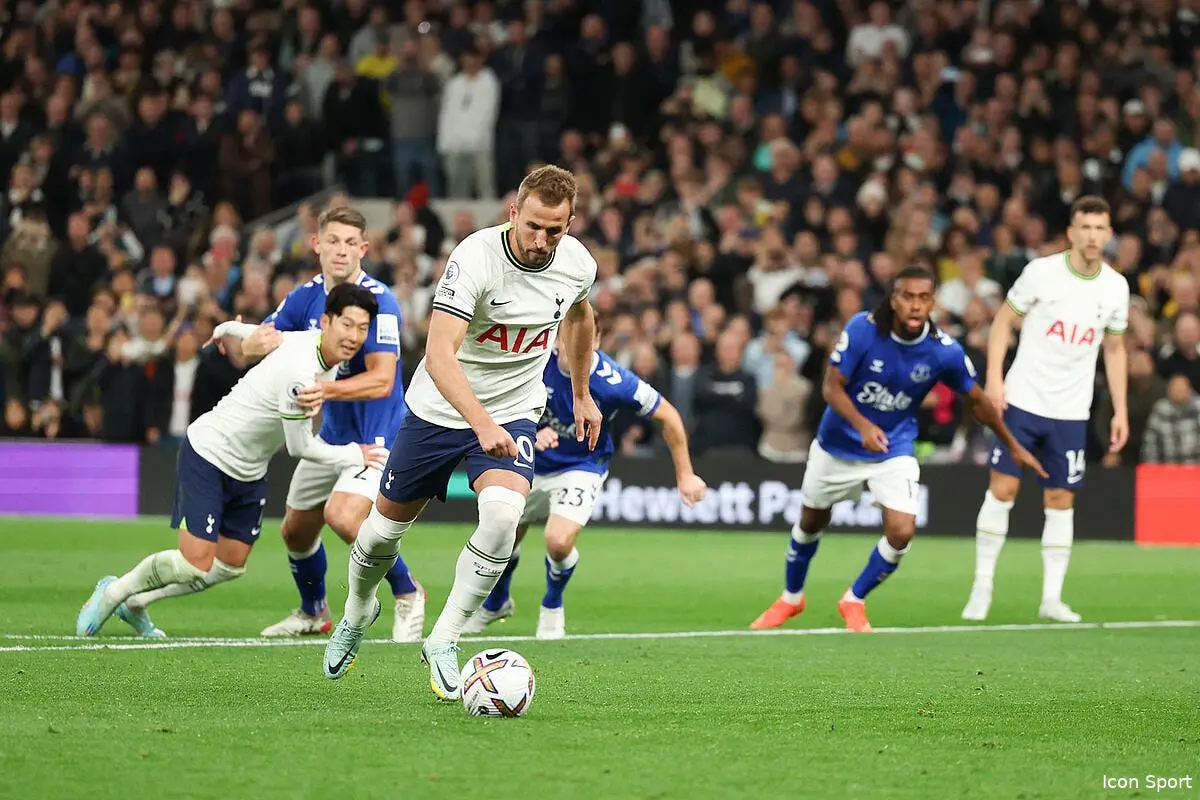 ang tottenham monte sur le podium de premier league icon ap 12436482 352397