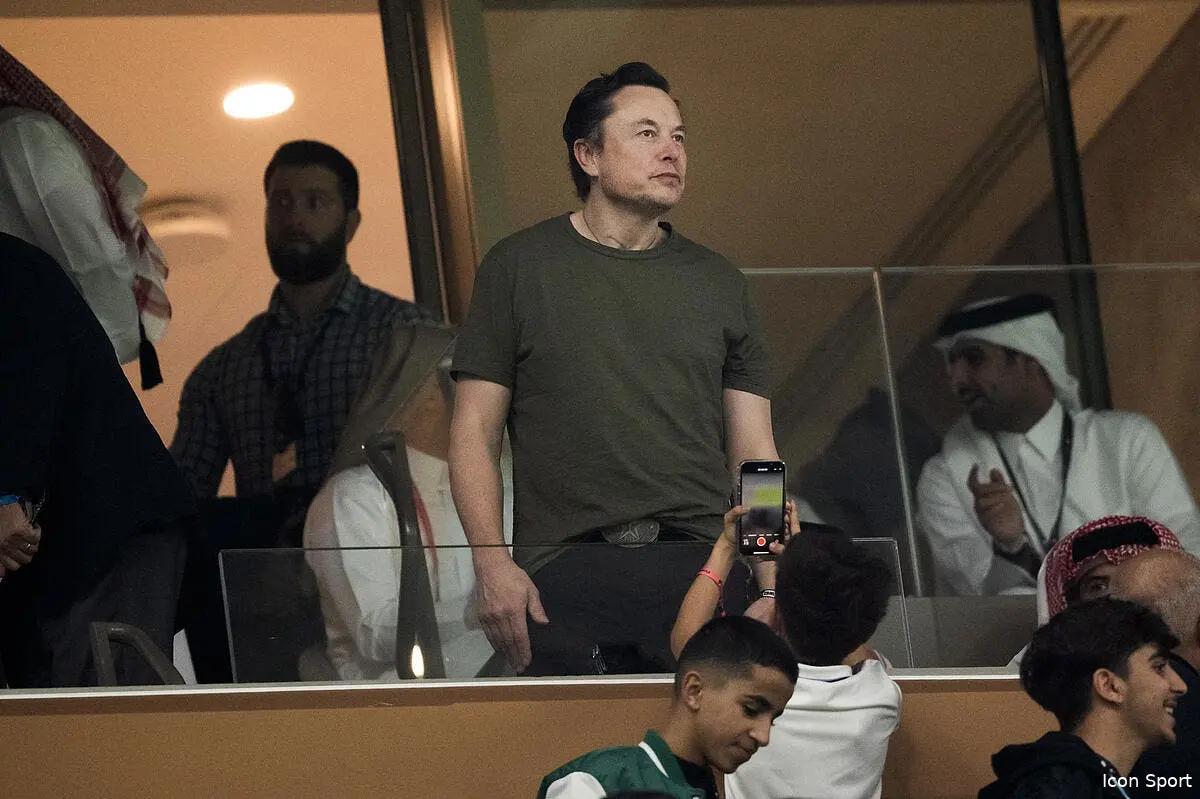 apres twitter elon musk s attaque a manchester united icon 835871 010 356995