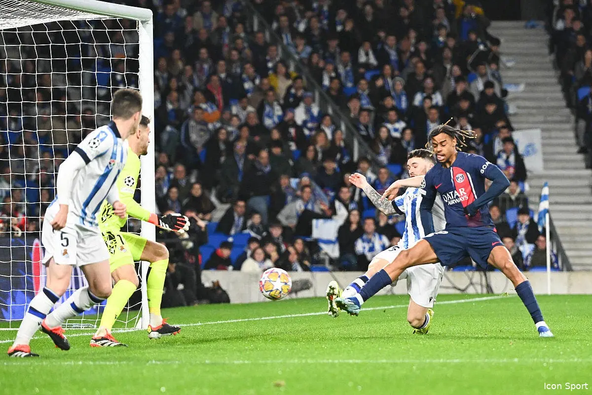 Barcola reçoit une sale note, le PSG le prévient avant le mercato