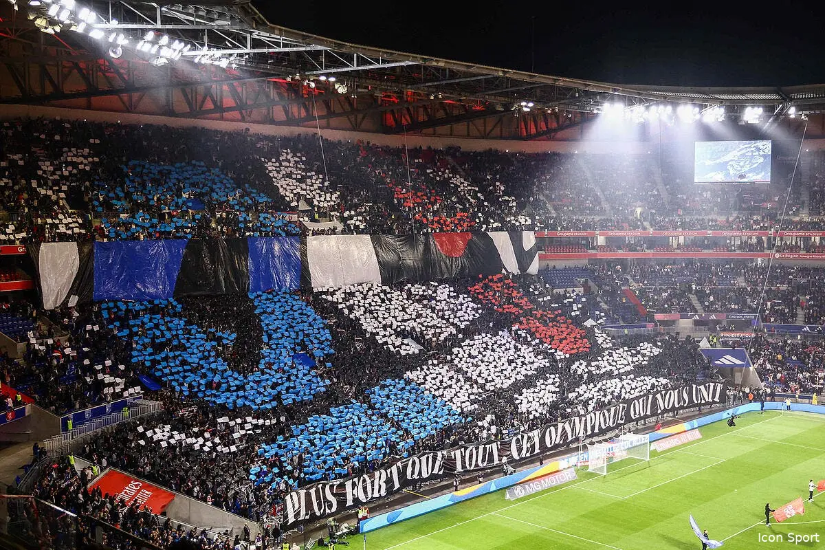 OL : Drapeau de l'Algérie arraché, sale histoire à Lyon