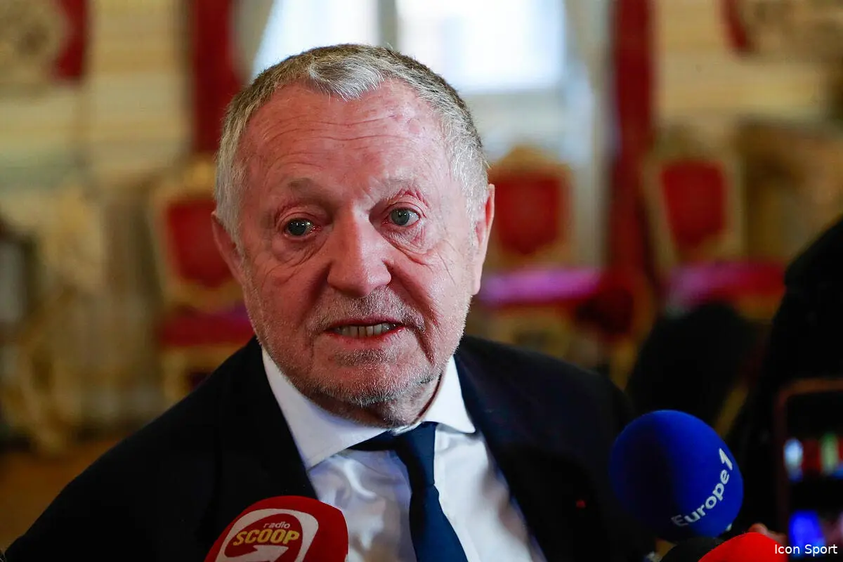 Elle a été virée, Aulas la frappe à terre