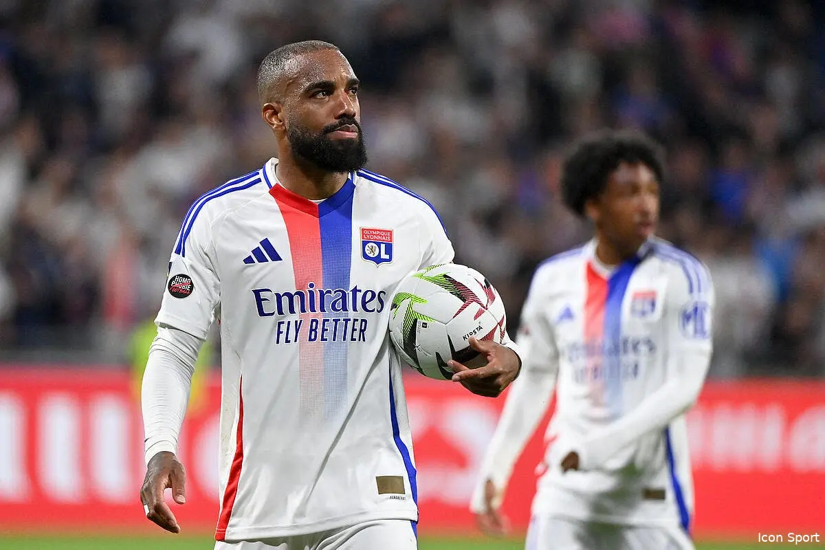 EdF : Lacazette capitaine de la France, il lance le mouvement
