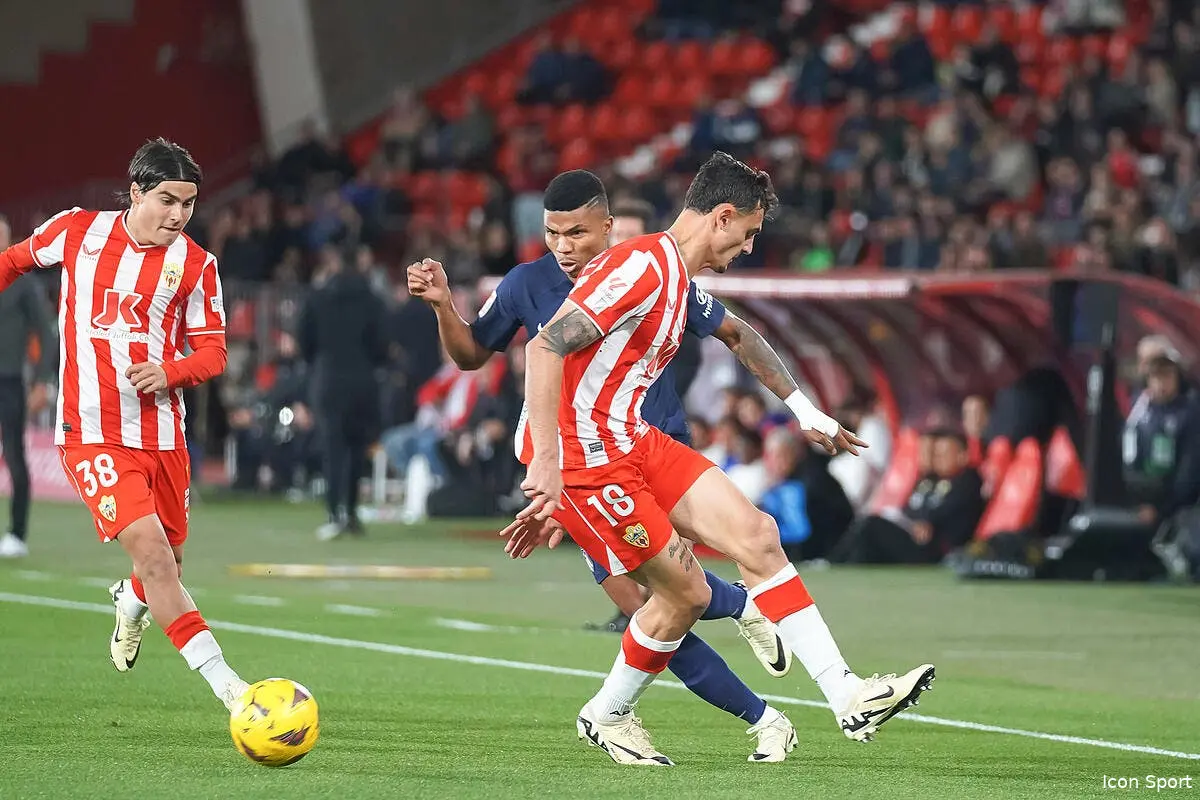 esp l atletico de madrid lache des points icon ecommercefotos ecommerce2 147999839 1 372389
