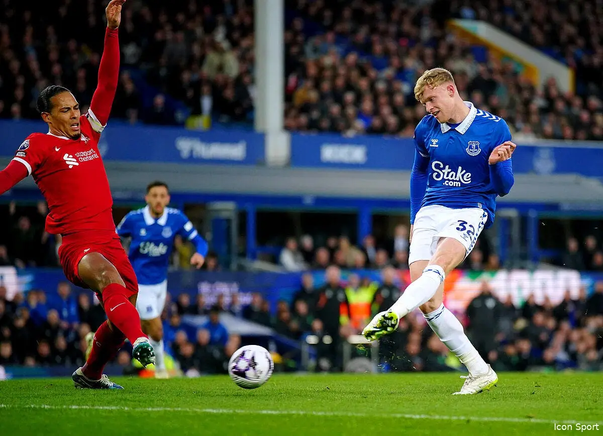 Everton gagne le derby et éloigne Liverpool du titre !