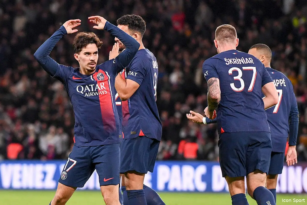 il s ennuie un peu devant le psg les supporters le rappellent a l ordre icon pl2 1153 1 367561