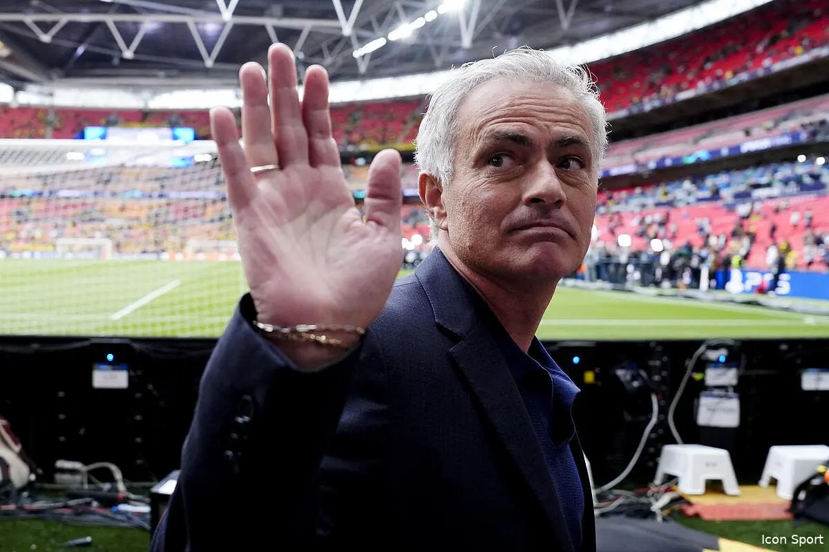 José Mourinho entraîneur de Fenerbahçe, c'est officiel