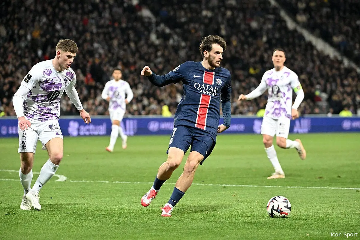 Kvaratskhelia isolé, le PSG fait un constat alarmant