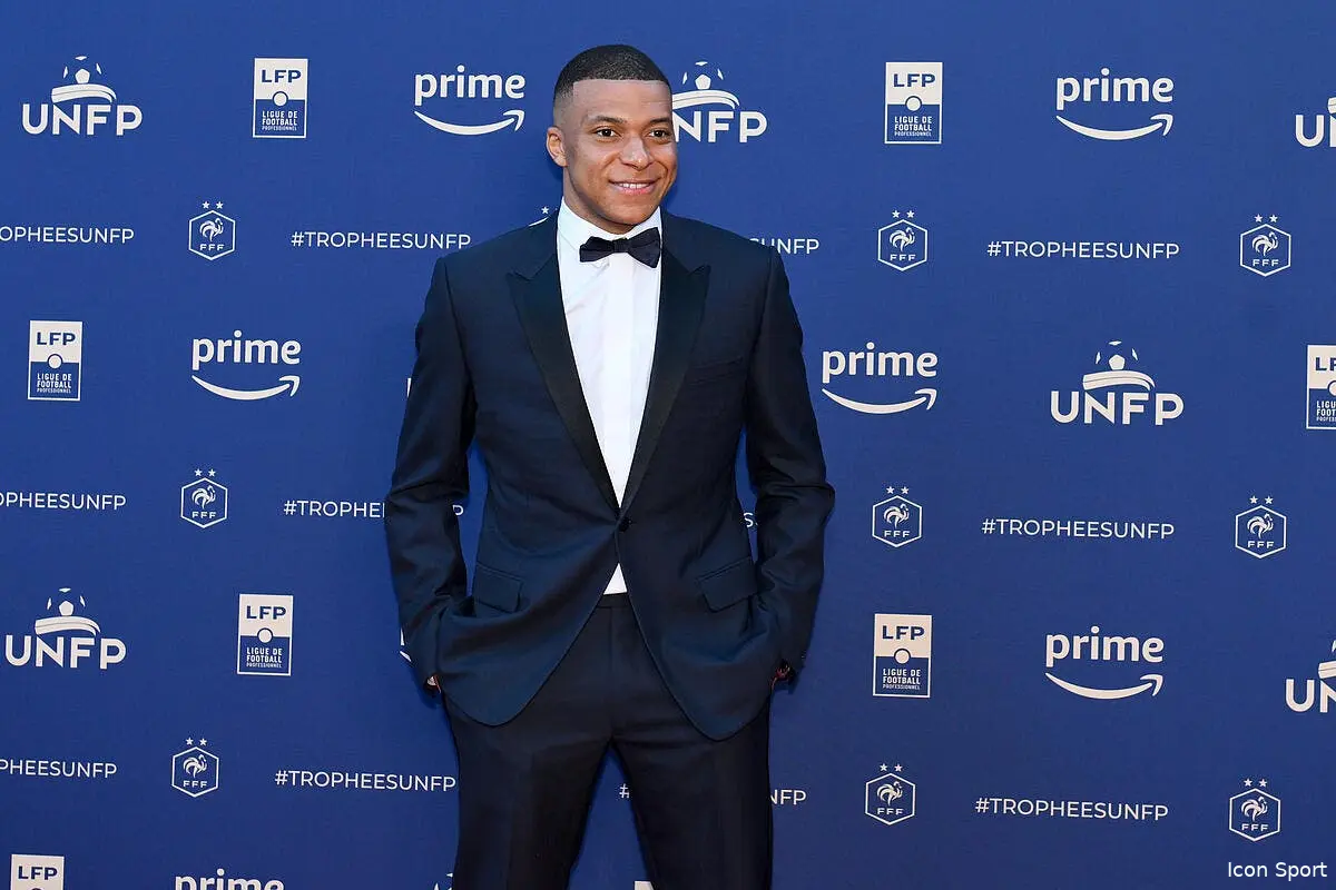 Kylian Mbappé joueur de la saison 2023-2024 !