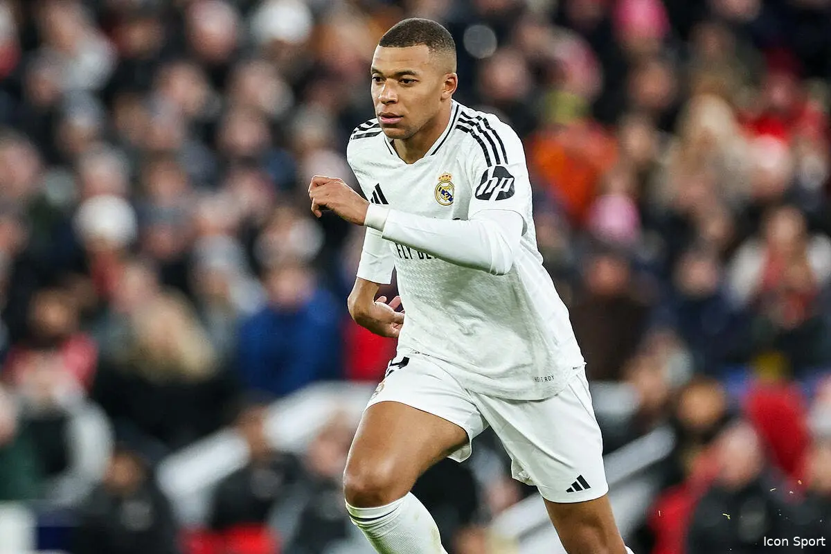 kylian mbappe se fait secouer par canal iconsport 245596 0073 384734