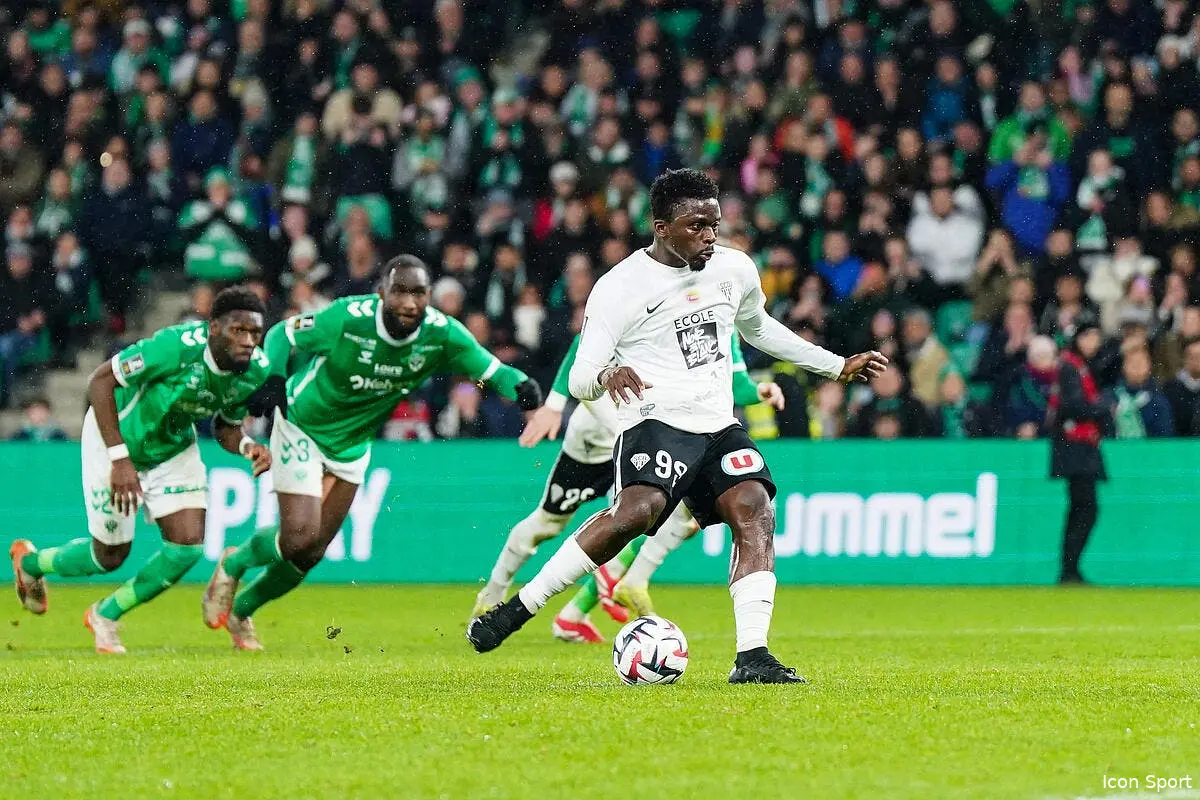 L'ASSE reine des penaltys cadeaux, son entraîneur enrage