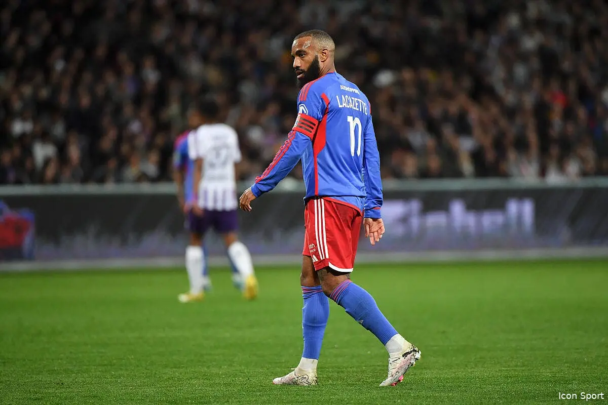L'OL humilié par Valenciennes, Lacazette n'y croit pas