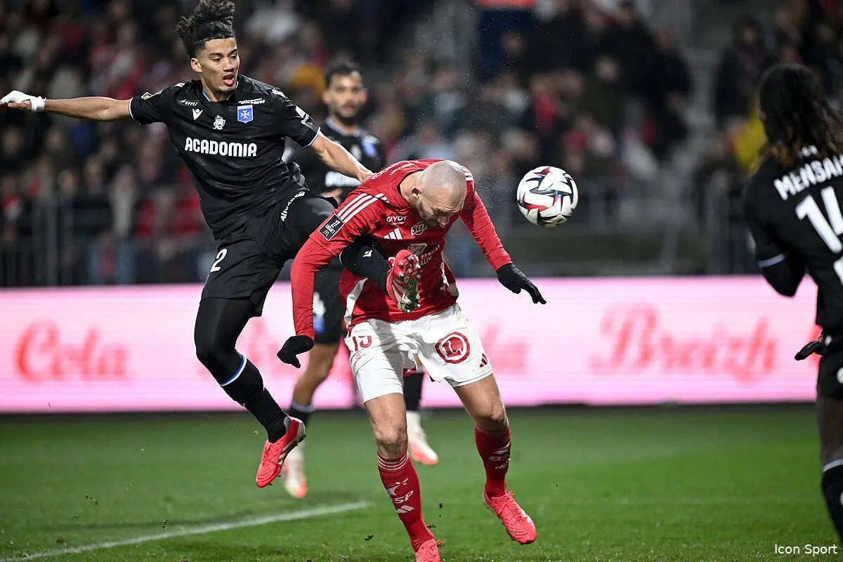 L1 : Brest freiné dans sa remontée par Auxerre