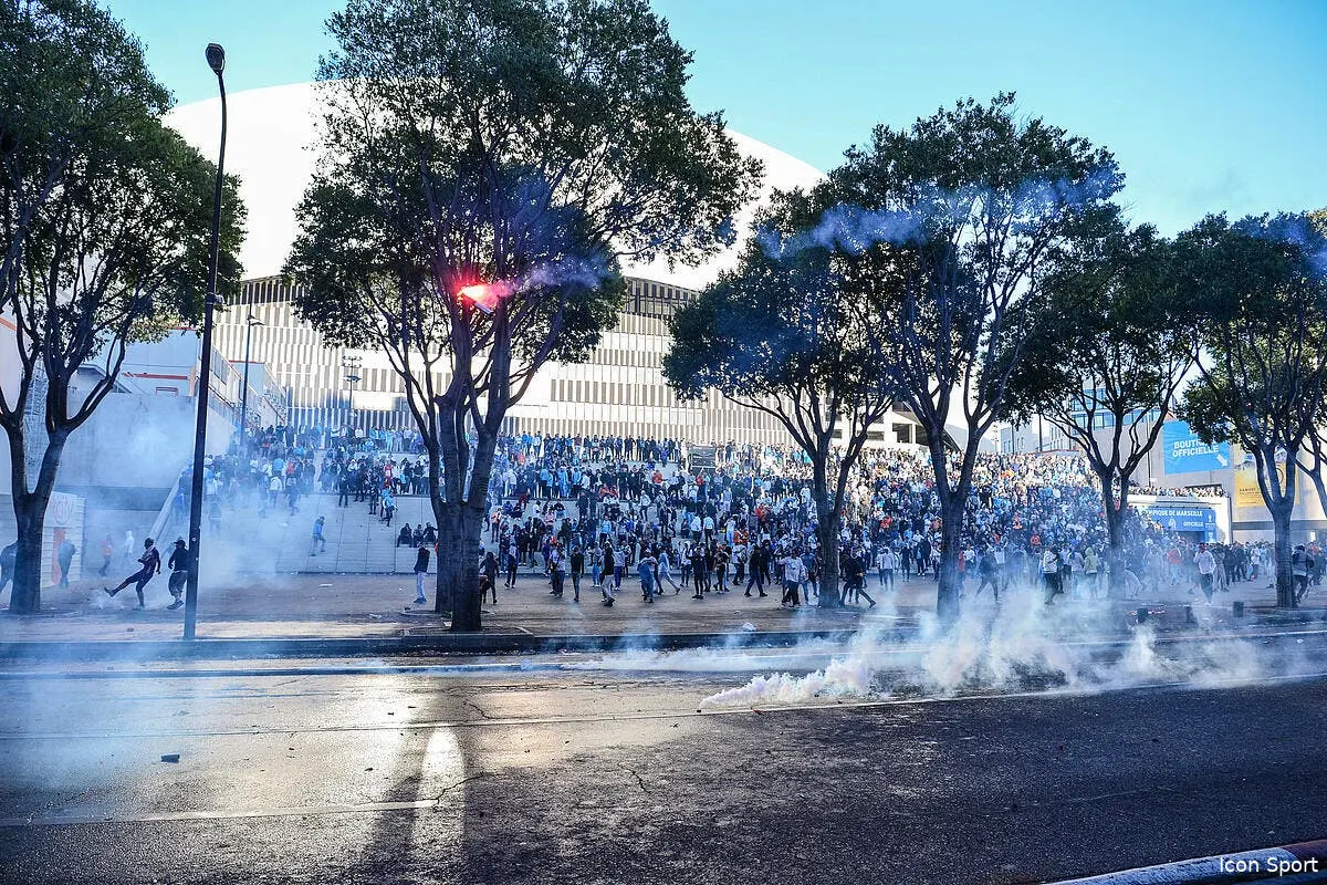 l1 une armee de policiers sur le pont pour om psg icon win 221017 01 23535 305657
