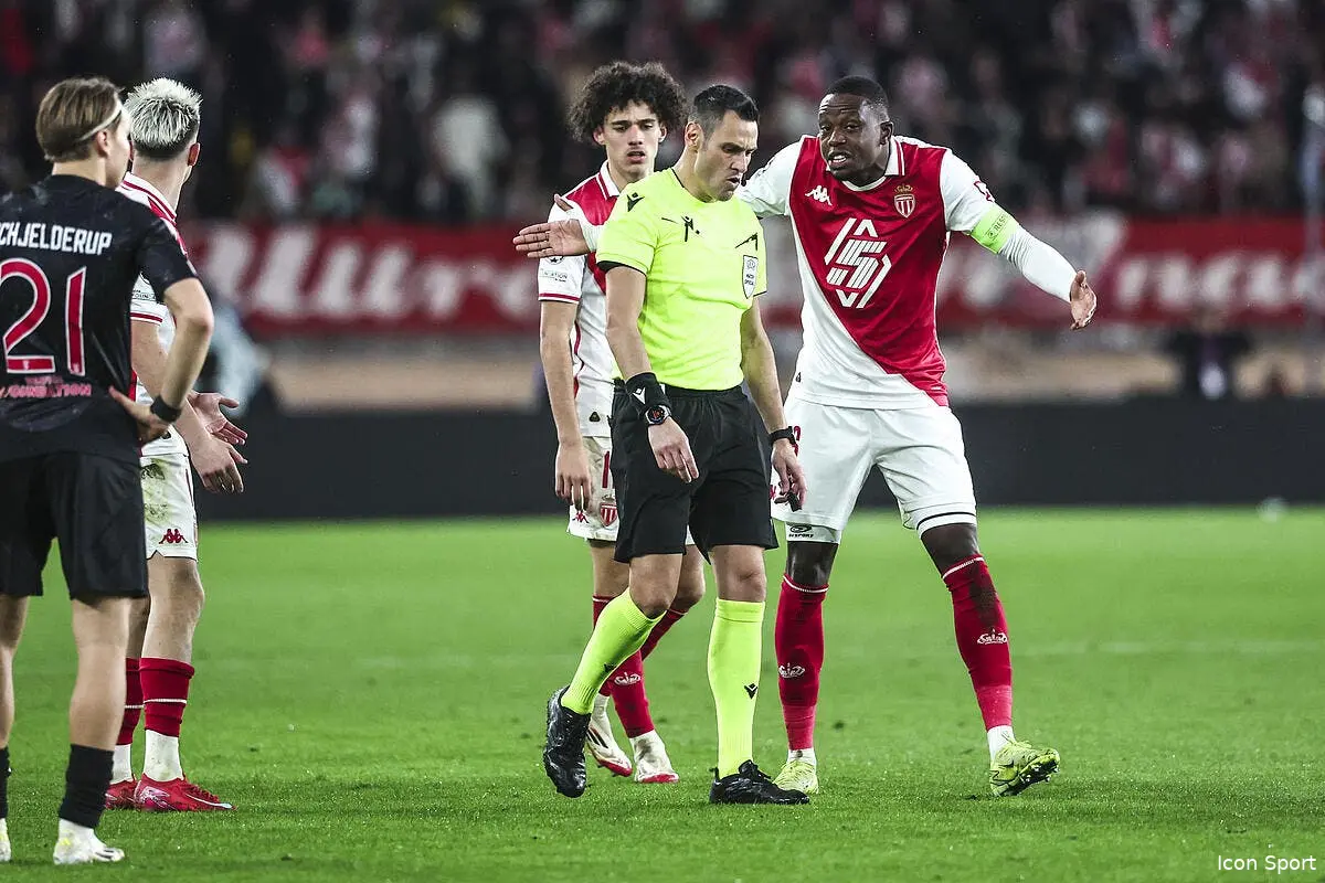 ldc l arbitrage encore impitoyable avec monaco contre benfica iconsport 252088 0140 388373
