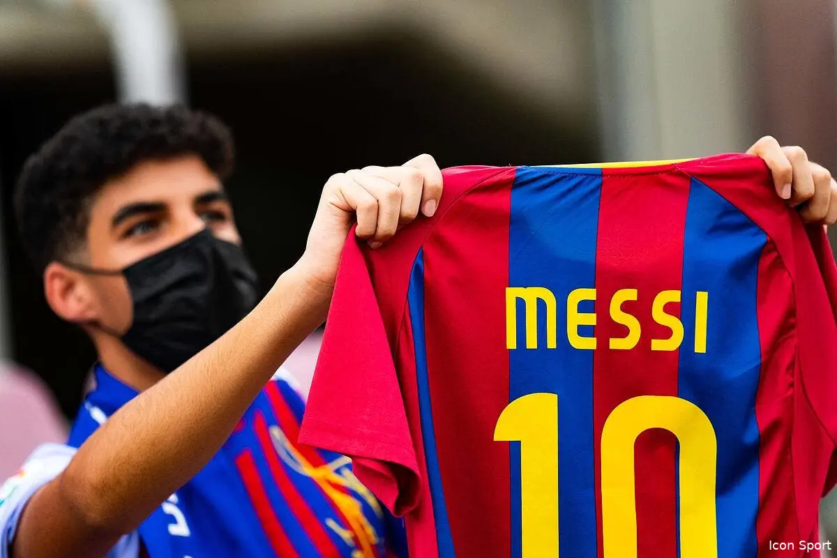 le barca aux couleurs du real les supporters le reclament et l auront icon 252127289 351593