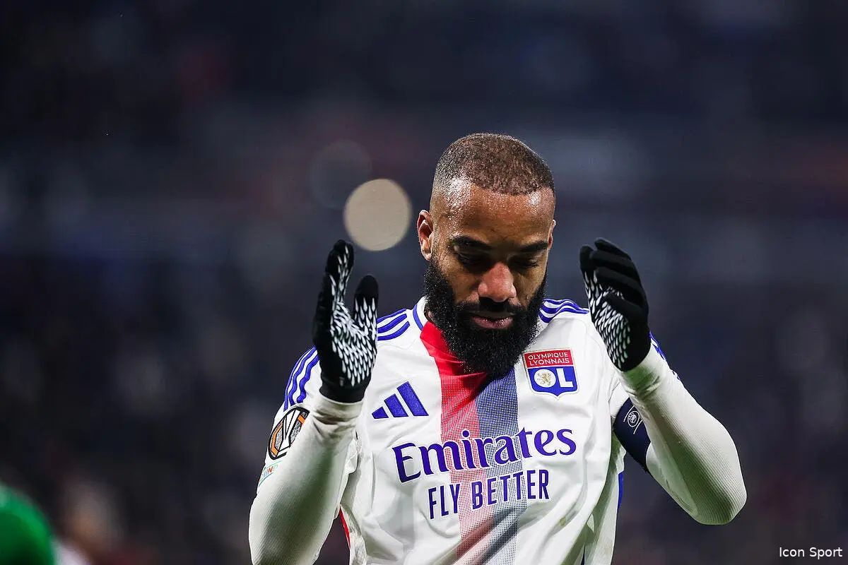Lacazette boulet de l'OL, c'est violent