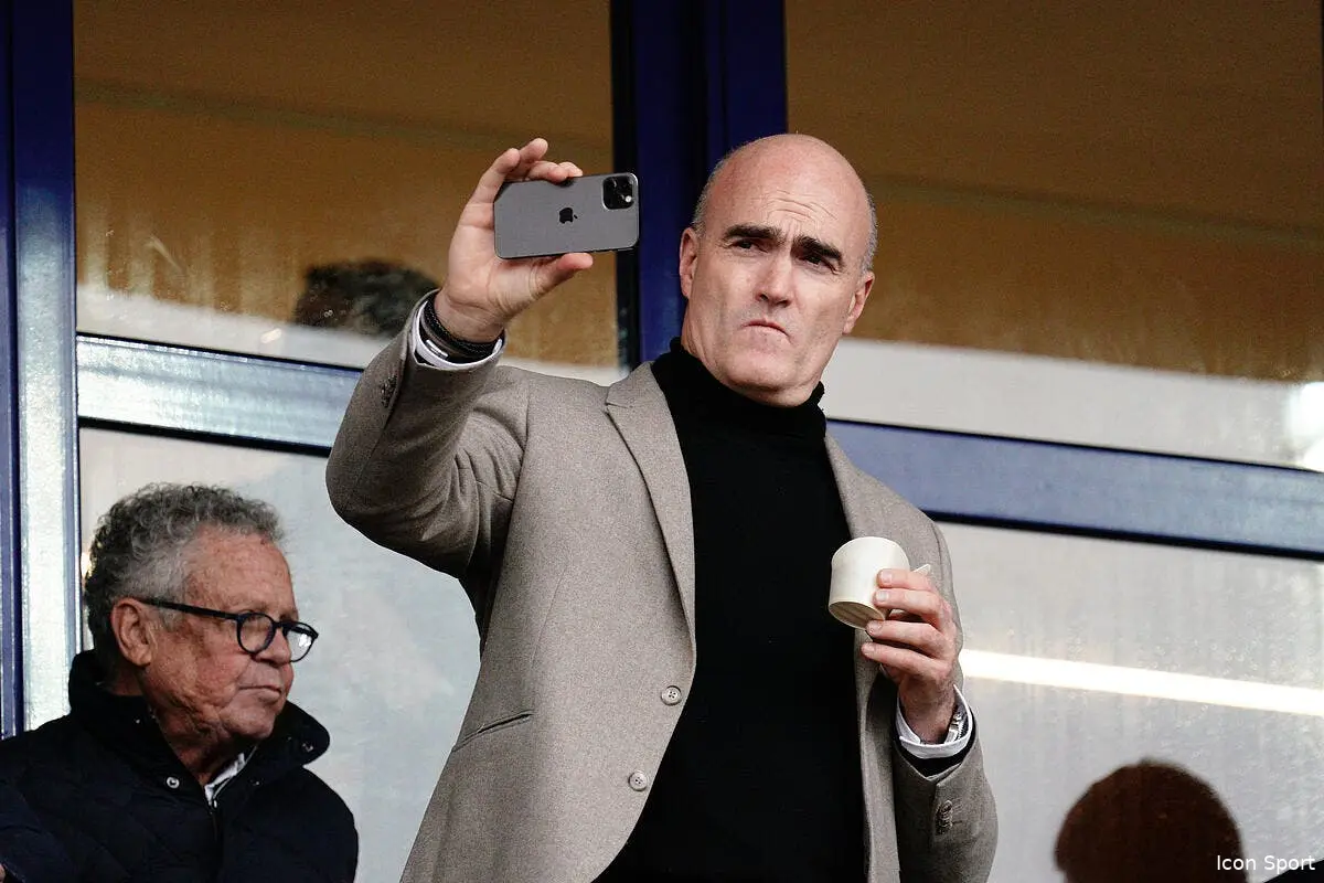 Le président de Lorient se plaint de la VAR en plein match