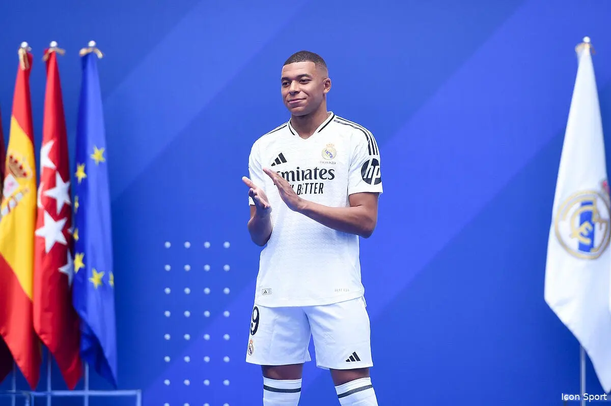 Kylian Mbappé reçoit un cadeau royal, il y a un problème